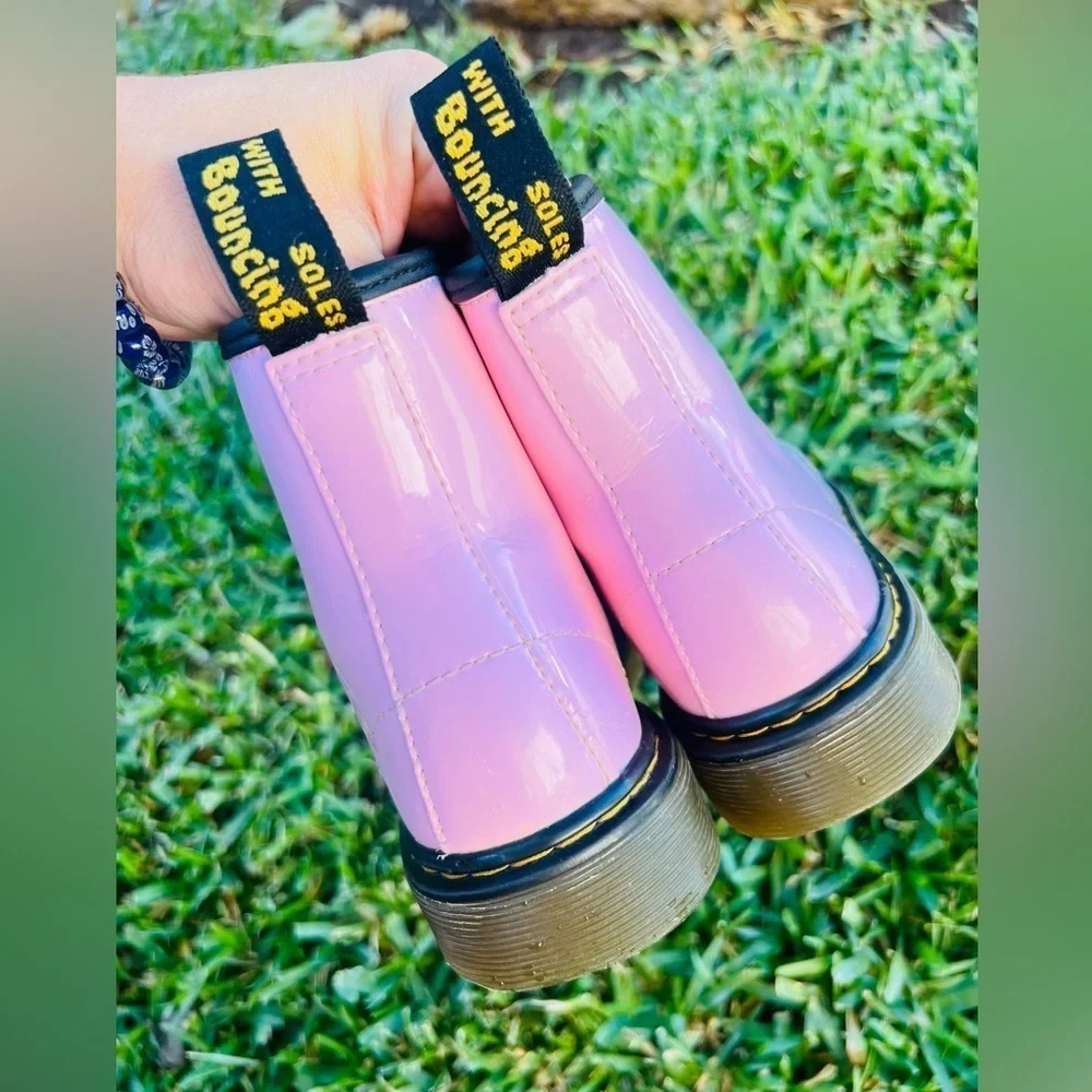 Dr Martins Air Wair Pale Pink 1460 J Girls Leather Boots size 2 great condition